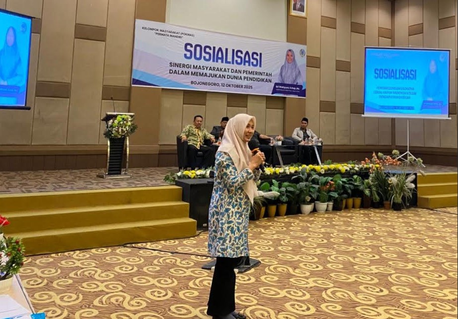 Wakil Ketua DPRD Jawa Timur, Sri Wahyuni, saat memberikan sambutan dalam kegiatan sosialisasi peningkatan kapasitas guru lembaga pendidikan NU di Bojonegoro.