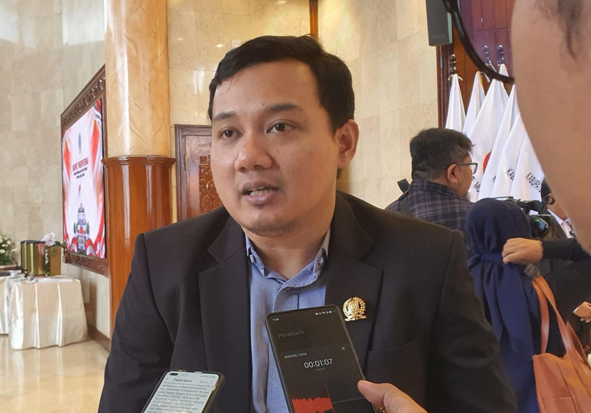Anggota Komisi C DPRD Jawa Timur Fuad Benardi menyoroti kinerja PT Kasa Husada di Gedung DPRD Jatim, Surabaya.