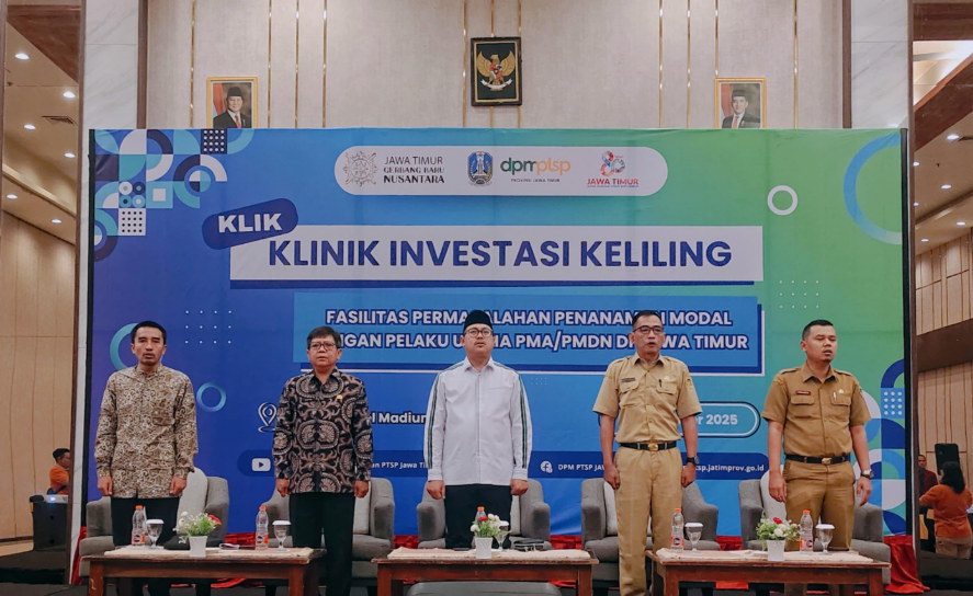 Anggota Komisi C DPRD Jawa Timur, Muhammad Ashari, saat menyampaikan materi dalam Klinik Investasi Keliling DPMPTSP Jatim di Madiun, Selasa (04/11/2025).