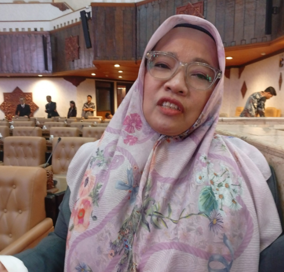 Wakil Ketua Komisi E DPRD Jatim, Hikmah Bafaqih, menyampaikan pandangan terkait pelaksanaan TKA dalam wawancara di Kantor DPRD Jatim, Surabaya.