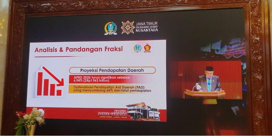 Budiono menyampaikan Pendapat Akhir Fraksi Gerindra dalam Rapat Paripurna APBD Jatim 2026