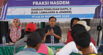 Anggota DPRD Jatim Dapil Jember–Lumajang, Deni Prasetya, saat menyerap aspirasi petani di Kecamatan Puger dalam Reses III Tahun 2025.