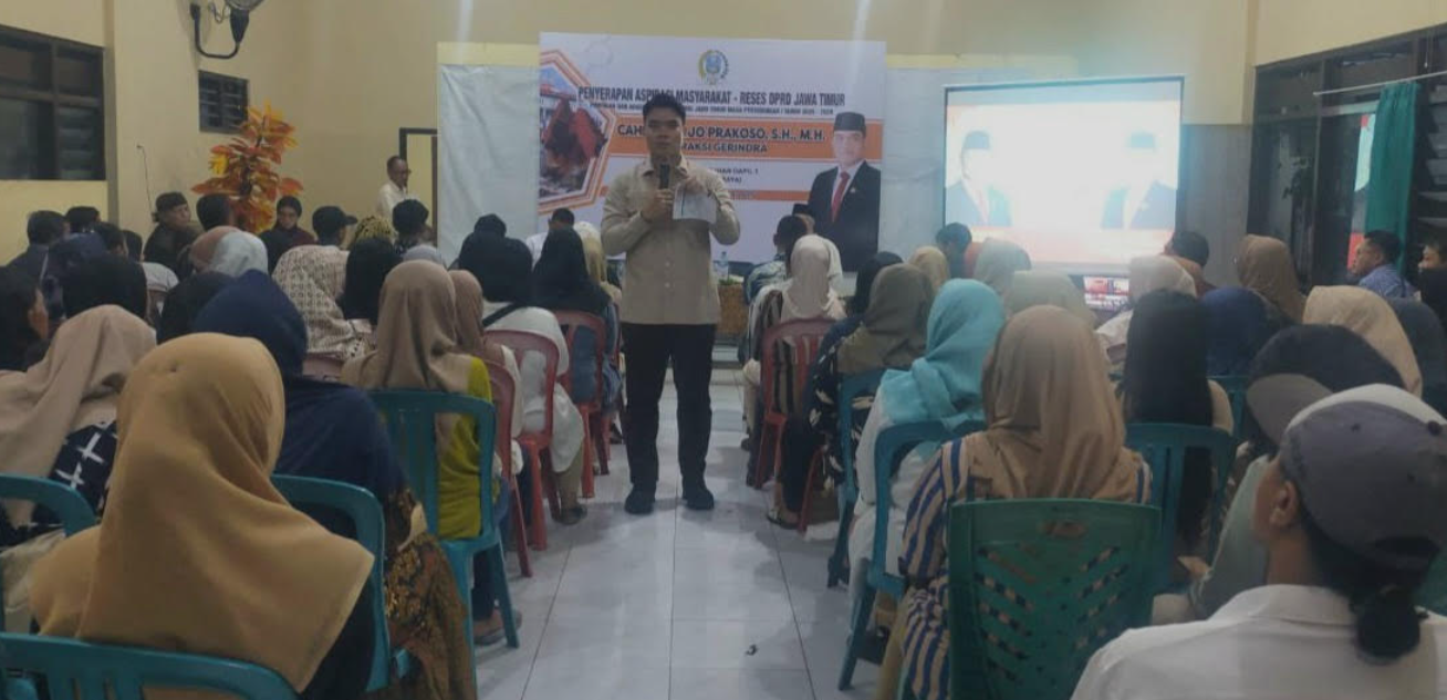 Anggota DPRD Jatim, Cahyo Harjo Prakoso, saat menyerap aspirasi warga dalam agenda reses di Kelurahan Jajar Tunggal, Surabaya, Senin (24/11/2025).