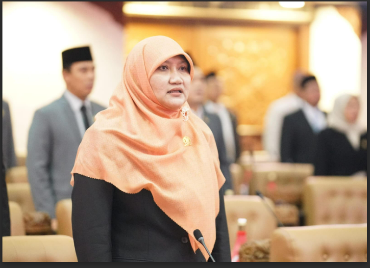 Lilik Hendarwati saat memberikan pernyataan terkait lonjakan kasus HIV/AIDS di Jawa Timur.