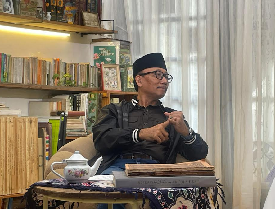 Suli Da’im saat memberikan keterangan terkait persoalan mutasi kepala sekolah di Jawa Timur.