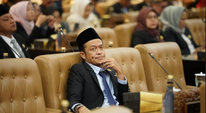 Ketua Komisi A DPRD Jawa Timur, Dedi Irwansyah, memberikan pernyataan terkait dukungan larangan kepala daerah ke luar negeri demi optimalisasi pelayanan publik.