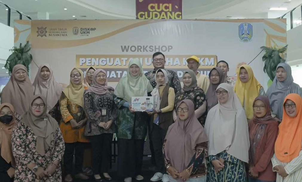 DPRD Jawa Timur mendorong kemandirian ekonomi perempuan pelaku UMKM melalui pelatihan pembuatan dimsum yang digelar bersama Dinas Koperasi dan UKM Jawa Timur (Foto: Humas Fraksi PKS)