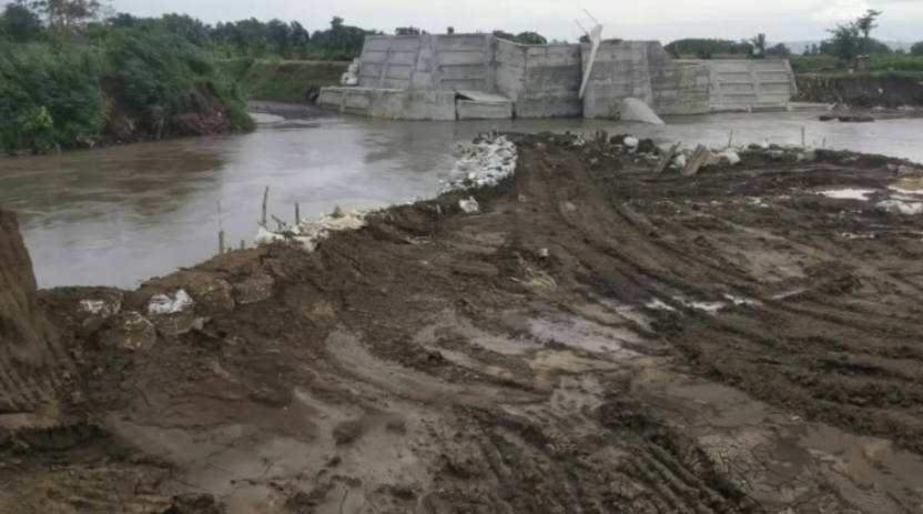 Proyek Dam Pelimpah Jember Senilai Rp15 Miliar Ambrol, Satib Minta Rekanan Bertanggung Jawab