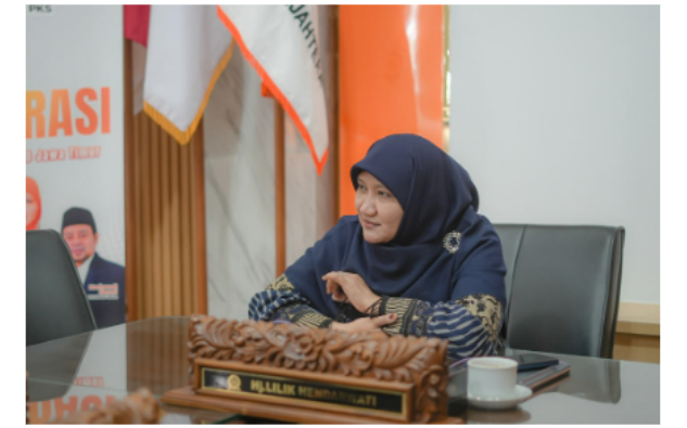 Ketua Fraksi PKS DPRD Jawa Timur, Lilik Hendarwati, menyampaikan pandangan terkait wacana Pilkada tidak langsung dan perbaikan kualitas demokrasi.