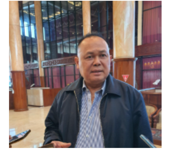 Ketua Pansus BUMD DPRD Jawa Timur dr. Agung Mulyono menjelaskan hasil studi banding dan kajian pembentukan badan pengelola BUMD guna meningkatkan kinerja dan kontribusi PAD.