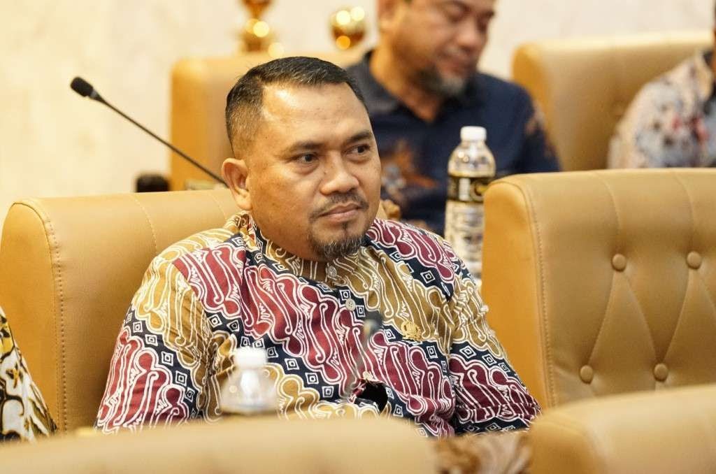 Wakil Ketua Komisi A DPRD Jawa Timur, Agus Cahyono, menyampaikan keterangan terkait pembahasan Raperda Perlindungan Obat Berbahan Alam di Surabaya