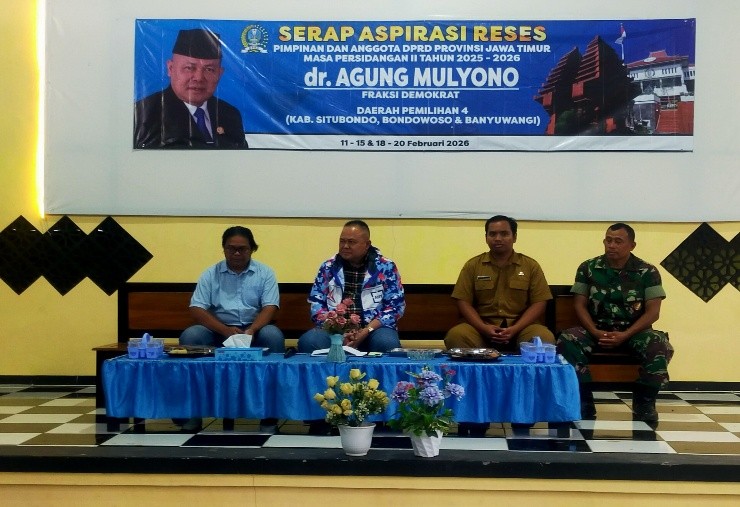 Agung Mulyono saat kegiatan reses menyerap aspirasi warga terkait rencana reaktivasi jalur kereta api Kalisat–Bondowoso–Panarukan.