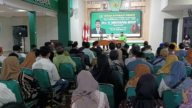 Musyafak Rouf saat menyerap aspirasi warga terkait persoalan anak putus sekolah dan kebutuhan bantuan pendidikan bagi masyarakat tidak mampu.