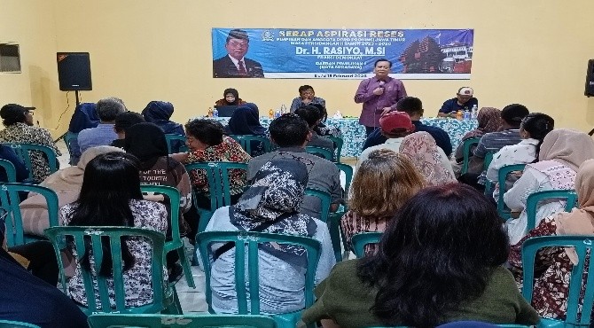 Warga Surabaya Keluhkan Problem Pendidikan Mulai Zonasi Hingga Penahanan Ijazah