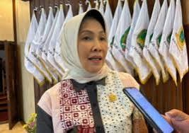 Anggota Komisi D DPRD Jawa Timur, Dewanti Rumpoko, saat memberikan keterangan terkait evaluasi program Mudik Gratis 2026 dan kebutuhan anggaran arus balik.