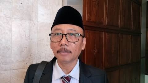 Anggota Komisi E DPRD Jawa Timur, Suli Daim, saat memberikan keterangan terkait pengawasan pembayaran THR pekerja menjelang Idulfitri 2026.