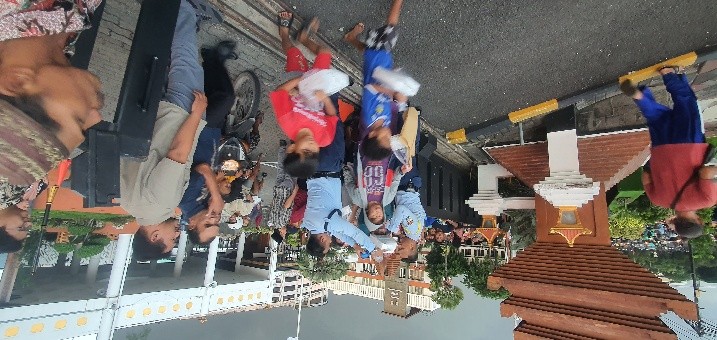 Sekretariat DPRD Jatim Bagikan Lagi 1.500 Takjil untuk Warga Surabaya, Ludes Kurang dari 30 Menit