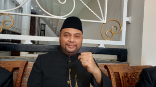Ketua Komisi D DPRD Jawa Timur, Abdul Halim, menyatakan prihatin dan menghormati proses hukum terkait penggeledahan kantor Dinas ESDM Jatim oleh Kejati Jawa Timur.