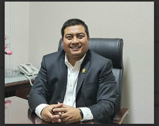 Anggota Komisi E DPRD Jawa Timur, Puguh Wiji Pamungkas, mendukung kebijakan pembatasan penggunaan gadget di sekolah untuk mengurangi distraksi belajar dan risiko cyberbullying.
