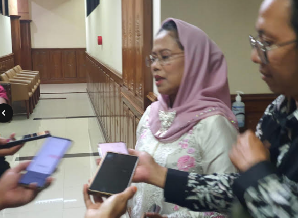 Ketua Komisi E DPRD Jawa Timur, Dr. Sri Untari Bisowarno, saat membahas pembentukan Kodifa Jawara bersama komunitas difabel dan instansi terkait di Surabaya.