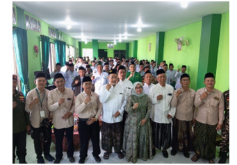 Anggota DPRD Jawa Timur Dapil II Kab. Sidoarjo, Anik Maslachah, saat menghadiri sosialisasi di Kantor MWCNU Sukodono, Kabupaten Sidoarjo.