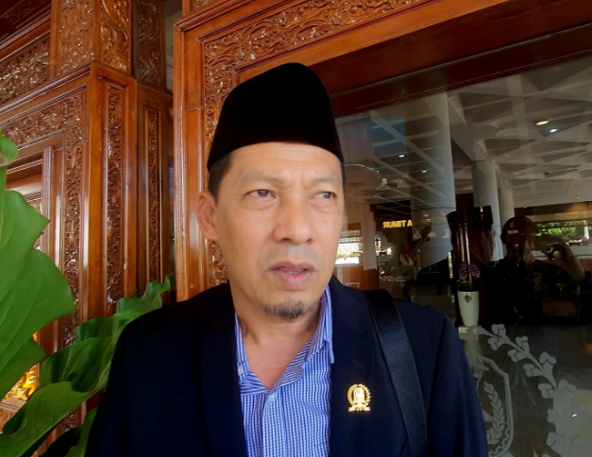 Anggota Komisi E DPRD Jawa Timur dan aktivis buruh Suwandy Firdaus mendukung pembentukan Perda Pesangon untuk memperkuat perlindungan hak pekerja outsourcing di Jawa Timur.