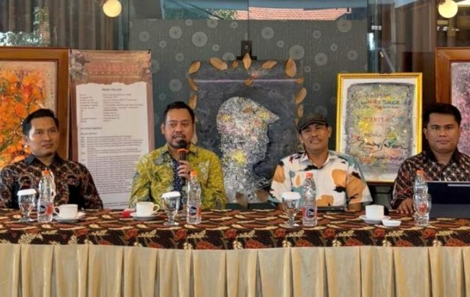 Anggota DPRD Jawa Timur Raden Harisandi Savari menghadiri Sarasehan Budaya dan Pameran Lukisan yang digelar PWI Pamekasan bersama pelukis lokal di Hotel Odaita, Pamekasan, Sabtu (16/05/2026).