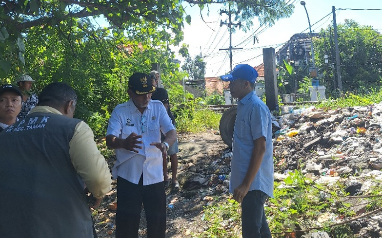 Anggota DPRD Jawa Timur Dapil II Kab. Sidoarjo Dedi Irwansa meninjau lokasi calon TPST di Sidoarjo dan mendorong optimalisasi tanah kas desa untuk pengelolaan sampah terpadu.