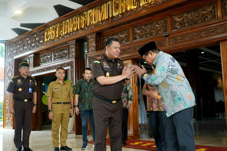 Adam Rusydi menegaskan sinergi DPRD Jatim dan Kejati Jatim penting untuk menjaga aset daerah serta memperkuat penegakan hukum di Jawa Timur.