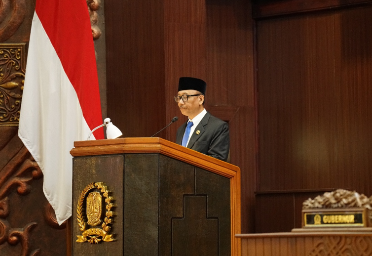Juru Bicara Fraksi PAN DPRD Jawa Timur Dr. H. Suli Da'im, M.M mendesak reformasi total tata kelola BUMD agar mampu berkontribusi optimal terhadap perekonomian daerah.