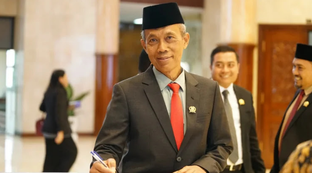 Anggota Komisi B DPRD Jawa Timur Khusnul Khuluk mendorong penguatan industri daur ulang plastik sebagai solusi menghadapi lonjakan harga plastik dan menjaga stabilitas biaya produksi pelaku usaha