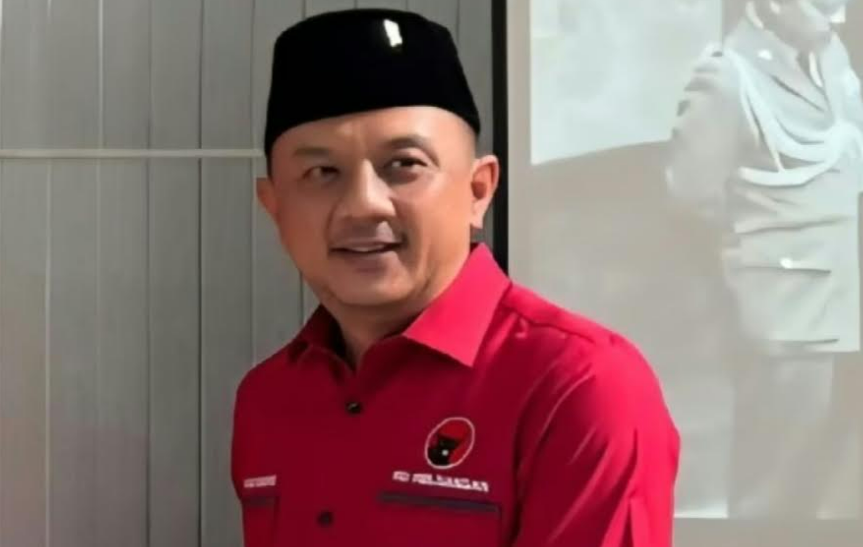 Wakil Ketua DPRD Provinsi Jawa Timur Deni Wicaksono saat memimpin upacara Hari Lahir Pancasila 2026 dan mengajak masyarakat menghidupkan nilai-nilai persatuan, gotong royong, serta keadilan sosial dalam kehidupan sehari-hari.