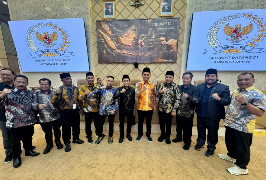 Komisi A DPRD Provinsi Jawa Timur termasuk M. Naufal Alghifary saat mengawal aspirasi masyarakat terkait sengketa lahan di Kecamatan Lekok dan Nguling, Kabupaten Pasuruan, dalam Rapat Dengar Pendapat bersama Komisi II DPR RI.