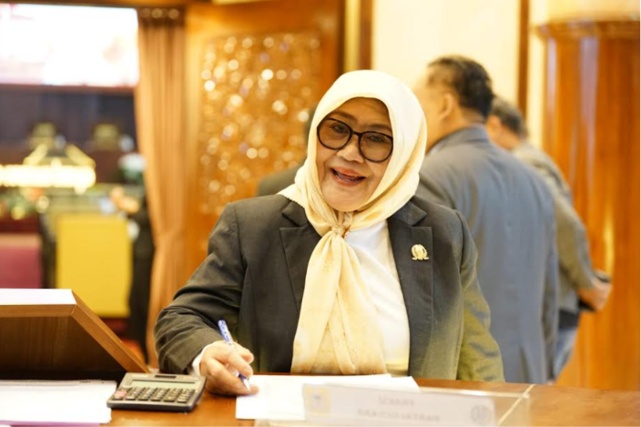 Anggota Komisi D DPRD Jawa Timur Atikah Banowati menegaskan komitmen DPRD Jatim mengawal bantuan Rp19 miliar untuk pembebasan lahan Jalur Lintas Selatan (JLS) di Trenggalek agar pembangunan berjalan tepat sasaran dan memberi manfaat bagi masyarakat.