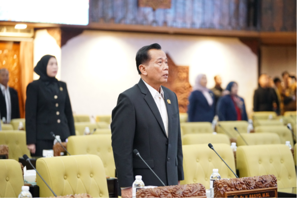 Anggota Komisi E DPRD Provinsi Jawa Timur, Rasiyo, mengingatkan pemerintah agar menyiapkan kebijakan sekolah gratis secara matang dengan dukungan anggaran dan tata kelola yang baik.