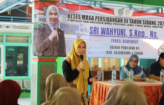 Dialog Wakil Ketua DPRD Sri Wahyuni dengan warga Desa Tlogoagung, Kab. Bojonegoro