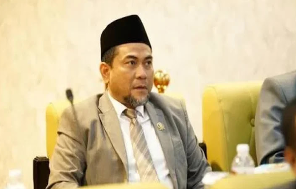 Wakil Ketua Komisi D DPRD Jawa Timur Khusnul Arif menyampaikan dukungan terhadap penerapan Pergub tentang klasifikasi kelas jalan untuk melindungi kualitas dan umur layanan infrastruktur jalan provinsi.