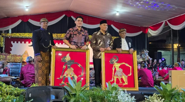 Kolaborasi Disbudpar dan DPRD Jatim Gelar Wayang Kulit untuk Lestarikan Budaya
