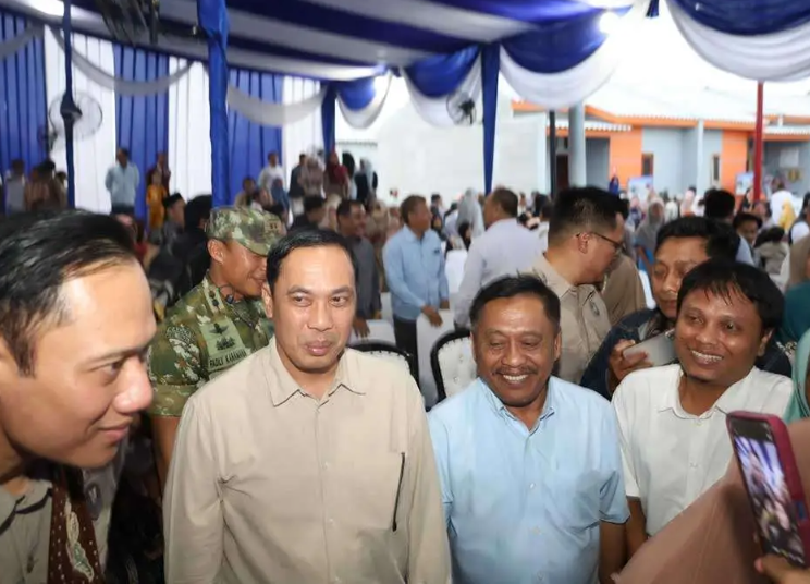 Anggota DPRD Provinsi Jawa Timur M. Samwil mengapresiasi pelaksanaan Program DAK Tematik Pengentasan Permukiman Kumuh Terpadu (TPKT) 2025 di Desa Campurejo, Kabupaten Gresik.