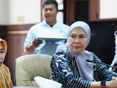 Anggota DPRD Provinsi Jawa Timur, Dewanti Rumpoko, meminta pemerintah mengambil langkah konkret untuk menekan beban petani akibat kenaikan harga pupuk nonsubsidi di Kabupaten Malang.