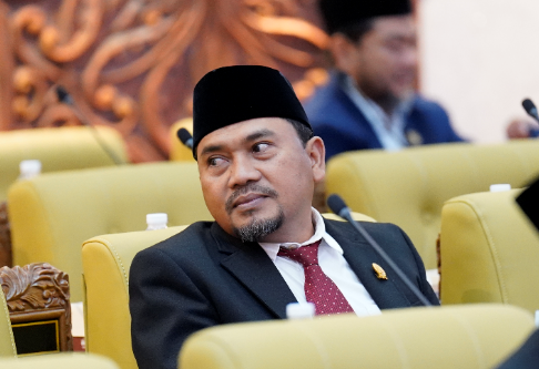 Agus Cahyono, juru bicara FPKS DPRD Jawa Timur, saat menyampaikan Pandangan Umum Fraksi PKS terhadap Raperda tentang Penyelenggaraan Jasa Transportasi Berbasis Aplikasi di DPRD Jatim.