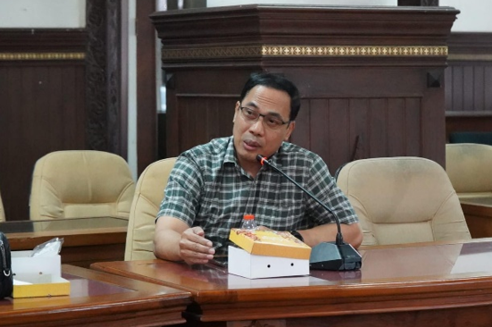 Anggota Komisi B DPRD Jawa Timur Indra Widya Agustina mendukung pengembangan Kawasan Ekonomi Khusus (KEK) di Pacitan dan kawasan Jatim bagian barat.