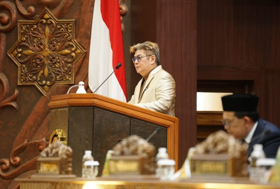 Juru Bicara Komisi E DPRD Jawa Timur, Benjamin Kristianto, menyampaikan pandangan terkait pemenuhan tambahan TPG guru dalam pembahasan P-APBD 2026.
