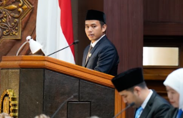 Juru Bicara Fraksi Partai Golkar DPRD Jawa Timur Jairi Irawan menyampaikan Pendapat Akhir Fraksi terhadap Raperda Perubahan APBD Jatim 2026.