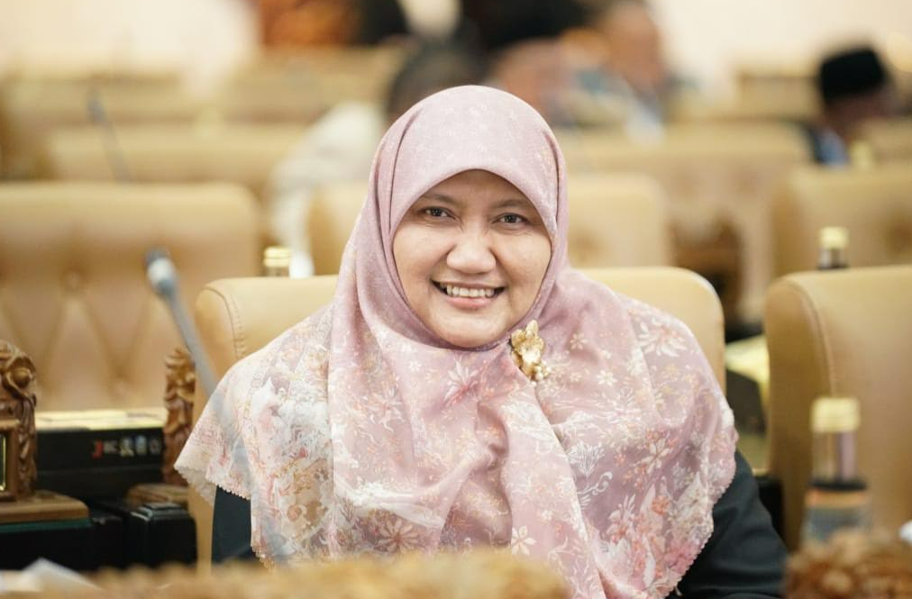 Ketua Fraksi PKS DPRD Provinsi Jawa Timur, Hj. Lilik Hendarwati, S.Ak., menyampaikan pandangan Fraksi PKS terkait Perubahan APBD Jatim 2026.