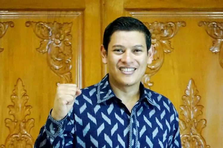 Juru Bicara Banggar DPRD Provinsi Jawa Timur, Abdullah Abu Bakar, menyampaikan penjelasan terkait Raperda APBD Tahun Anggaran 2027 dalam Rapat Paripurna DPRD Provinsi Jawa Timur.