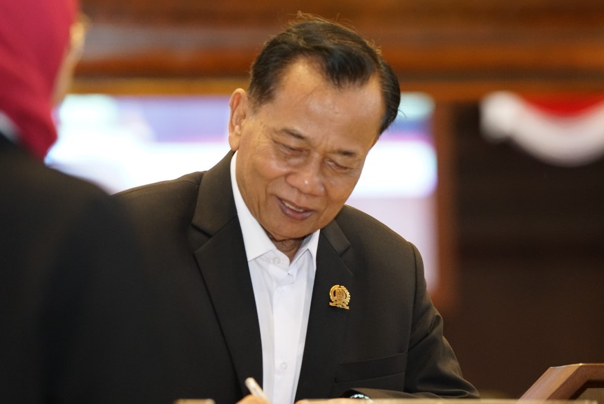 Anggota Komisi E DPRD Jawa Timur Rasiyo menekankan pentingnya pengaturan penggunaan gawai anak agar pemanfaatannya mendukung pembelajaran dan tetap disertai pendampingan.
