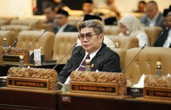 Anggota DPRD Provinsi Jawa Timur dari Dapil Sidoarjo, dr. Benjamin Kristianto, mendukung opsi enam jalur dalam perencanaan Flyover Gedangan sebagai solusi infrastruktur jangka panjang untuk mengurai kemacetan