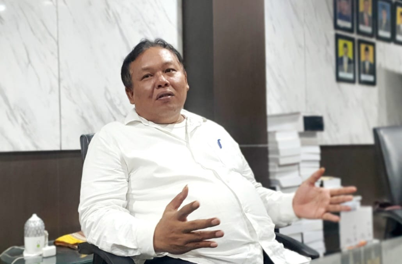 Juru Bicara Fraksi Partai Golkar DPRD Provinsi Jawa Timur M. Hadi Setiawan menyampaikan pemandangan umum fraksi terhadap Nota Keuangan Gubernur atas Raperda APBD Jawa Timur Tahun Anggaran 2027 dalam Rapat Paripurna DPRD Jatim, Kamis (24/09/2026)