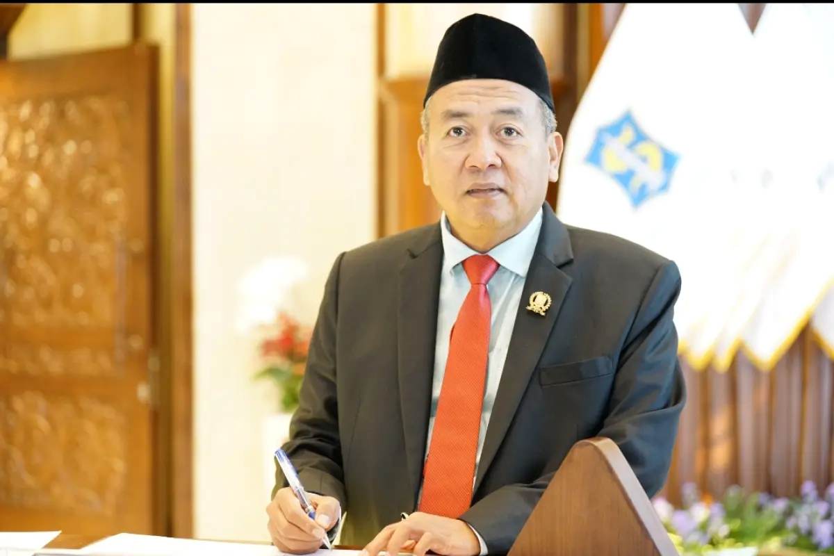 Wakil Ketua Komisi A DPRD Provinsi Jawa Timur Budiono menyalurkan bantuan air bersih untuk membantu masyarakat terdampak kekeringan di sejumlah wilayah Kabupaten Bojonegoro.